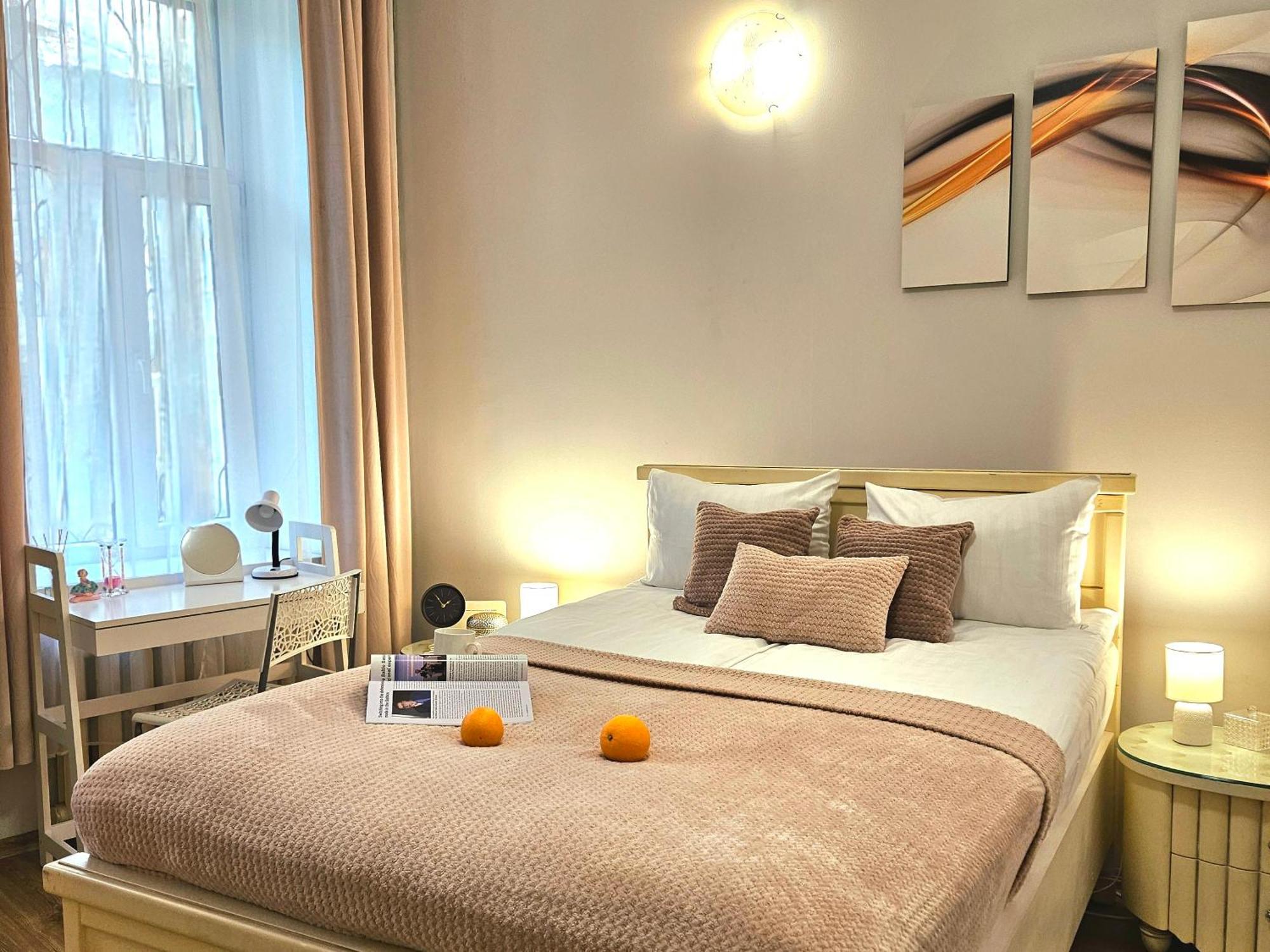 Romantic Apt-great Location- Center-free Parking-self Check-in- Old Town 20 Min Appartement