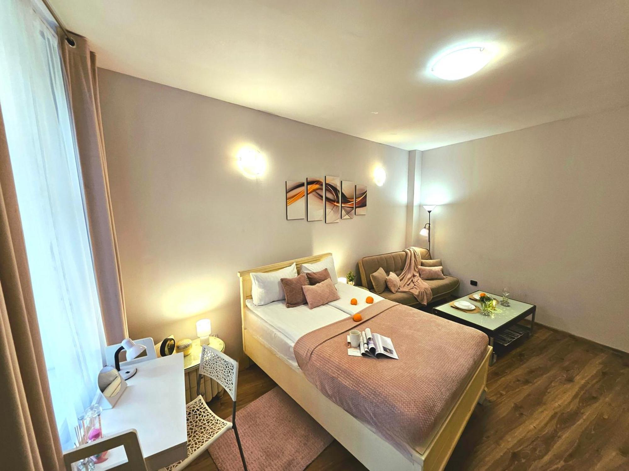 Romantic Apt-great Location- Center-free Parking-self Check-in- Old Town 20 Min Appartement